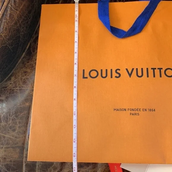 Louis Vuitton Bag, Ribbon and Gift Tag - Picture 8 of 8